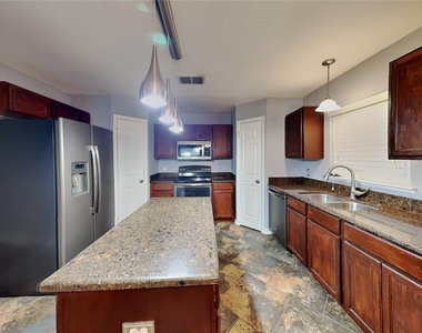 1952 Alambra Circle - Photo Thumbnail 17