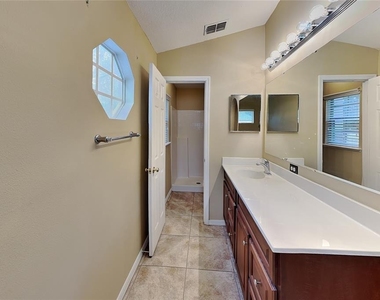 1952 Alambra Circle - Photo Thumbnail 5