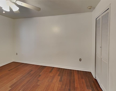 1952 Alambra Circle - Photo Thumbnail 4