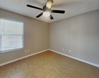 111 Hidden Arbor Court - Photo Thumbnail 8