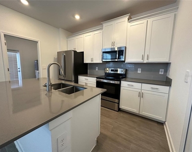 3118 Addison Boulevard - Photo Thumbnail 4