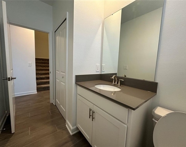 3118 Addison Boulevard - Photo Thumbnail 10
