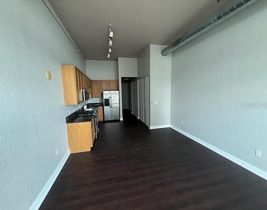 150 E Robinson Street - Photo Thumbnail 3
