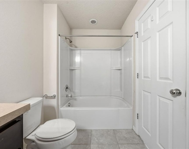 1096 Pavia Drive - Photo Thumbnail 9