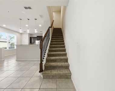 1096 Pavia Drive - Photo Thumbnail 7