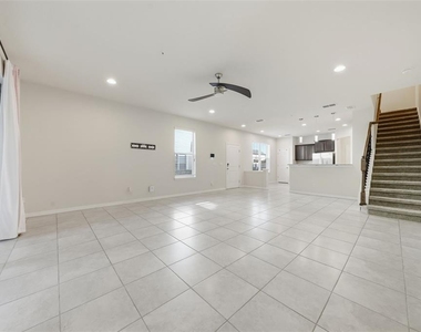 1096 Pavia Drive - Photo Thumbnail 5