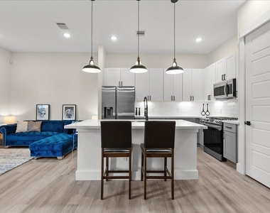 2906 Stevens Street - Photo Thumbnail 4