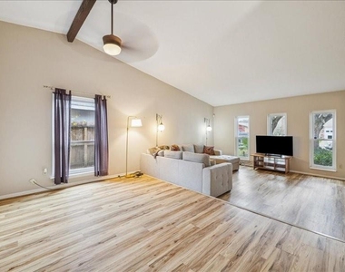 3902 Broken Elm Drive - Photo Thumbnail 3