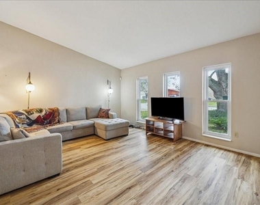 3902 Broken Elm Drive - Photo Thumbnail 5