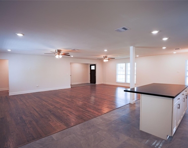 8006 Richmond Avenue - Photo Thumbnail 11