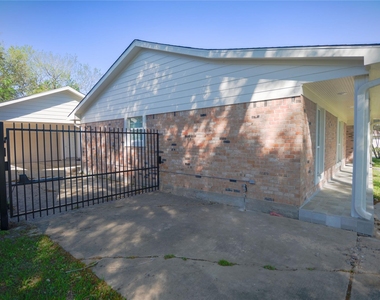 8006 Richmond Avenue - Photo Thumbnail 7
