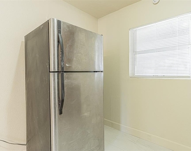 14918 Pinecrest Road - Photo Thumbnail 3