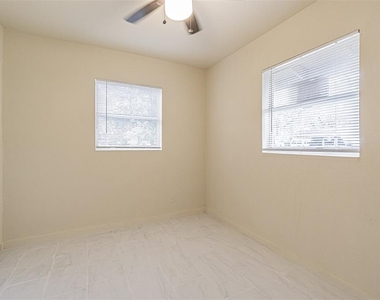 14918 Pinecrest Road - Photo Thumbnail 13