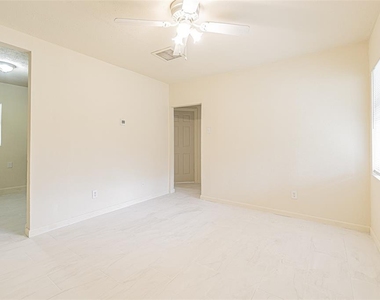 14918 Pinecrest Road - Photo Thumbnail 10