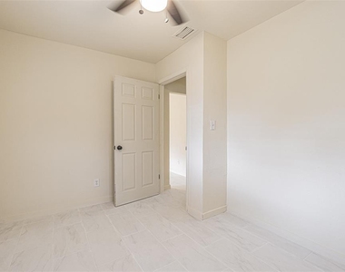 14918 Pinecrest Road - Photo Thumbnail 14