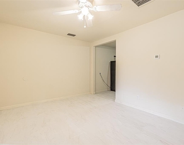 14918 Pinecrest Road - Photo Thumbnail 11