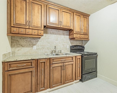 14918 Pinecrest Road - Photo Thumbnail 4