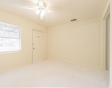 14918 Pinecrest Road - Photo Thumbnail 12