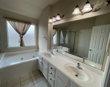 12606 Egret Hill Court - Photo Thumbnail 11
