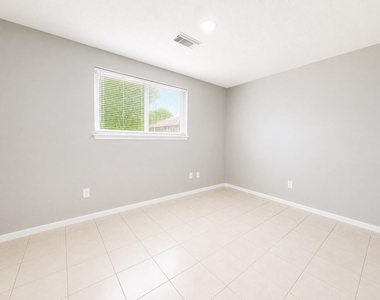 723 Onaleigh Drive - Photo Thumbnail 6