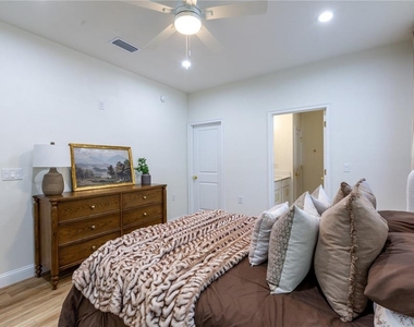 991 Nw 3rd Street - Photo Thumbnail 11