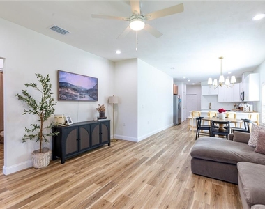 991 Nw 3rd Street - Photo Thumbnail 3