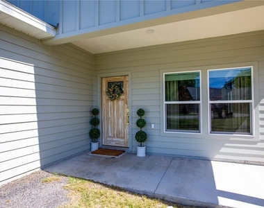 991 Nw 3rd Street - Photo Thumbnail 2