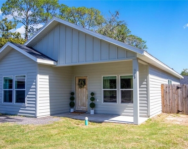 991 Nw 3rd Street - Photo Thumbnail 1