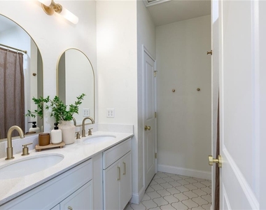 991 Nw 3rd Street - Photo Thumbnail 12