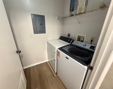 3705 Sw 27th Street - Photo Thumbnail 4