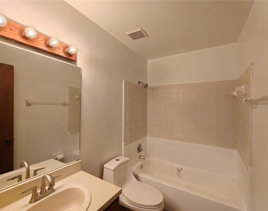 830 Sw 56th Terrace - Photo Thumbnail 14