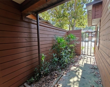830 Sw 56th Terrace - Photo Thumbnail 2