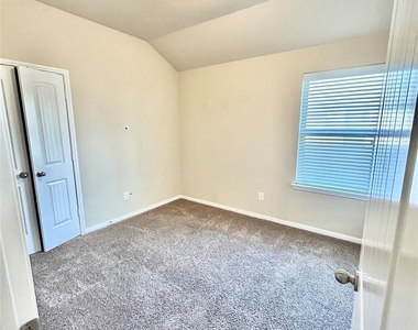 20618 Sweetstone Grove Lane - Photo Thumbnail 16