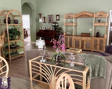 2205 Caledonian Street - Photo Thumbnail 2