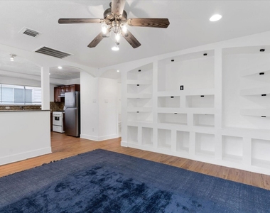 3818 W Traditions Boulevard - Photo Thumbnail 6