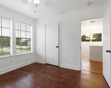 3818 W Traditions Boulevard - Photo Thumbnail 9