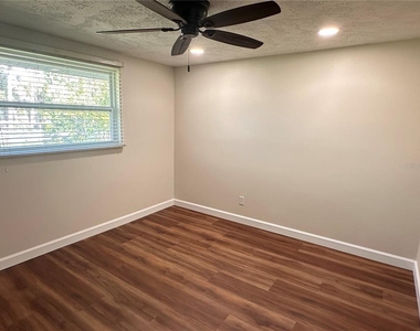 855 Stewart Street - Photo Thumbnail 8