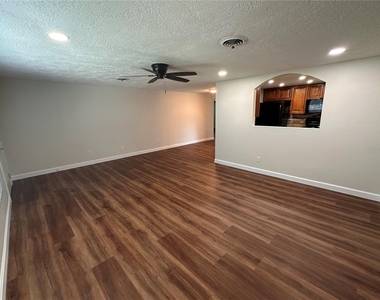855 Stewart Street - Photo Thumbnail 3