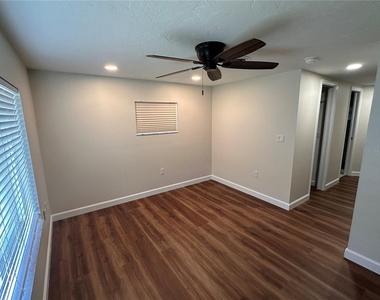 855 Stewart Street - Photo Thumbnail 9