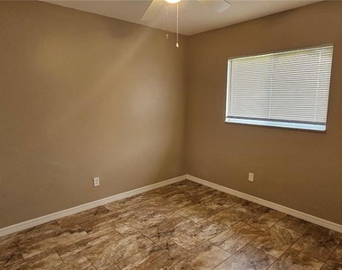 3740 Sw Santa Barbara Place - Photo Thumbnail 16
