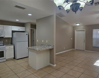 3740 Sw Santa Barbara Place - Photo Thumbnail 6