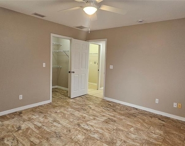 3740 Sw Santa Barbara Place - Photo Thumbnail 11