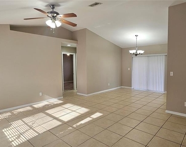 3740 Sw Santa Barbara Place - Photo Thumbnail 2
