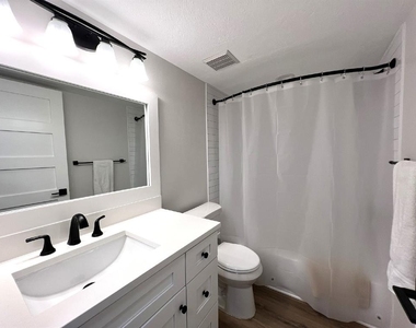 5205 Wedgewood Ln - Photo Thumbnail 7