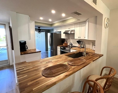 5205 Wedgewood Ln - Photo Thumbnail 1