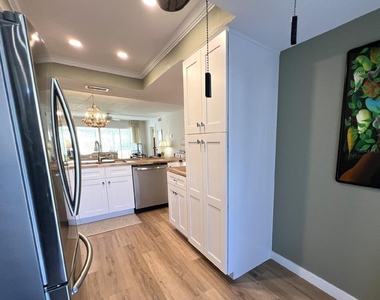 5205 Wedgewood Ln - Photo Thumbnail 2
