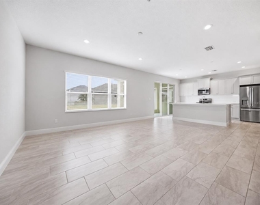11118 Sand Pine Lane - Photo Thumbnail 16