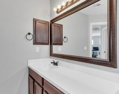 408 Bellwoode Avenue - Photo Thumbnail 25