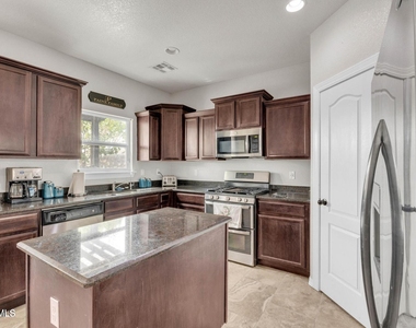 408 Bellwoode Avenue - Photo Thumbnail 12