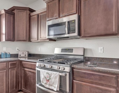 408 Bellwoode Avenue - Photo Thumbnail 15